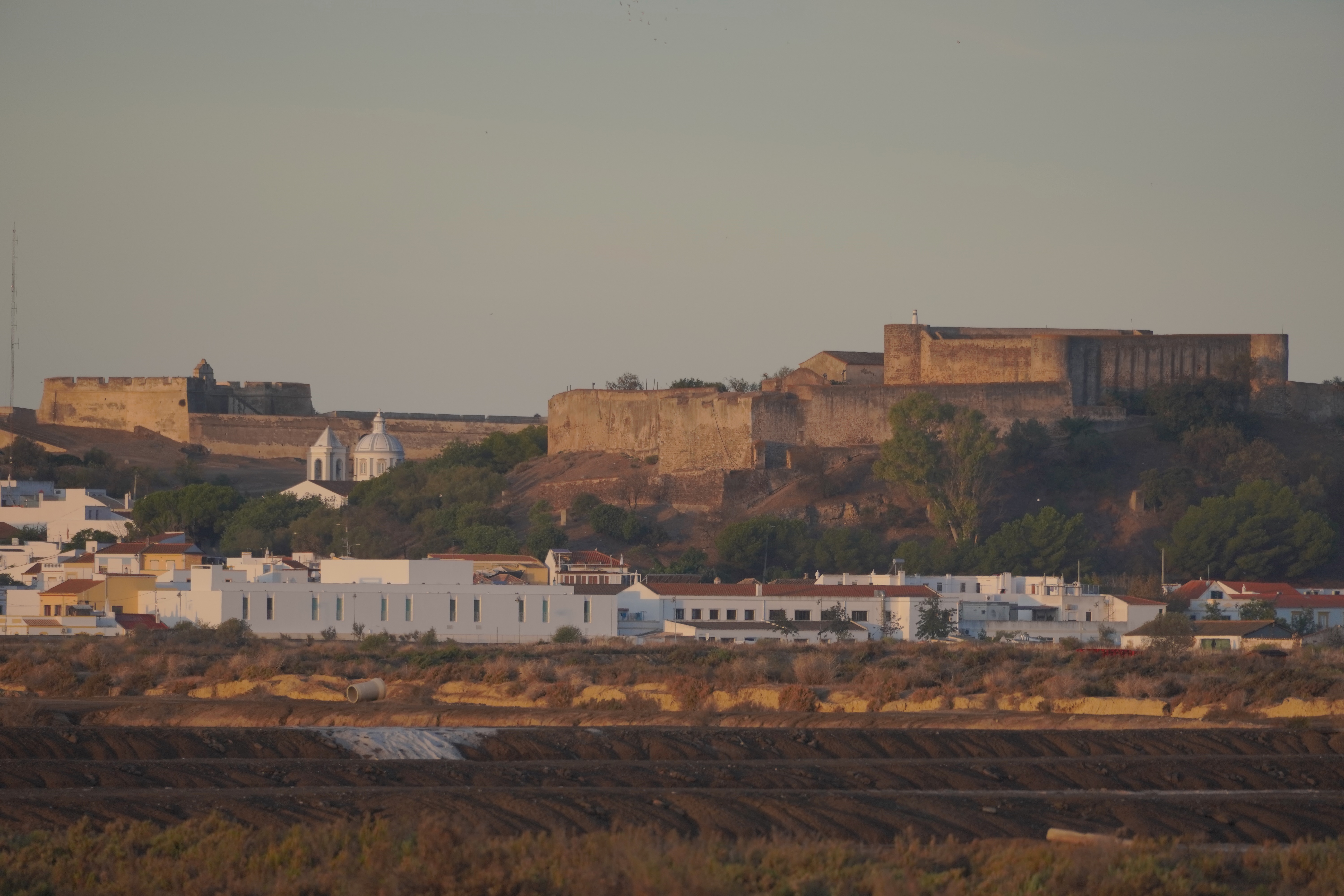 O castelo de Castro Marim, visto das nossas salinas